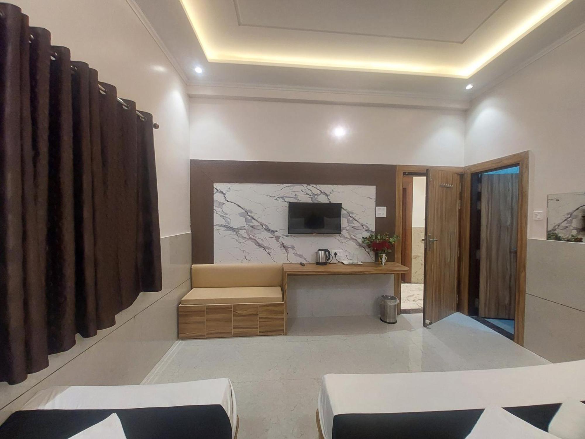 Taj Point-the Trippizo Traveller House Homestay