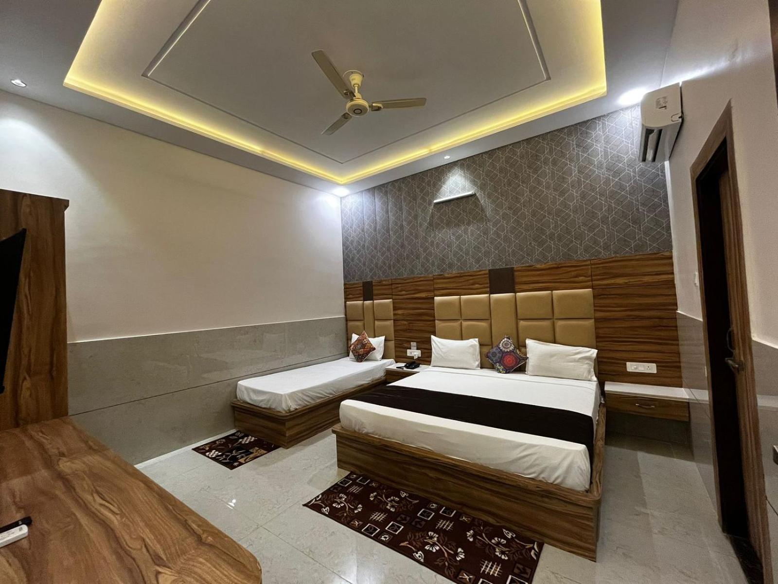 Taj Point-the Trippizo Traveller House Homestay