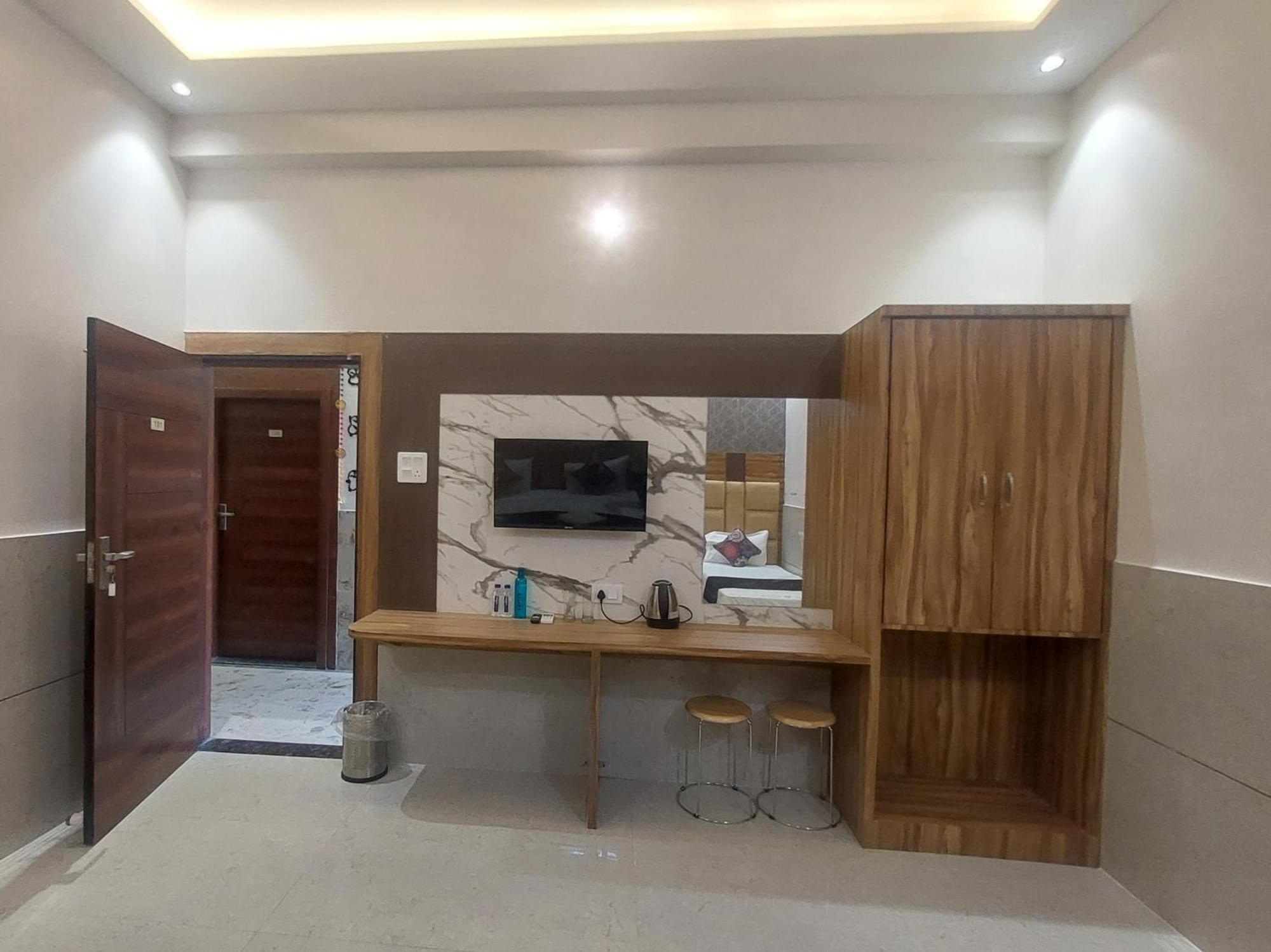 Taj Point-the Trippizo Traveller House Homestay