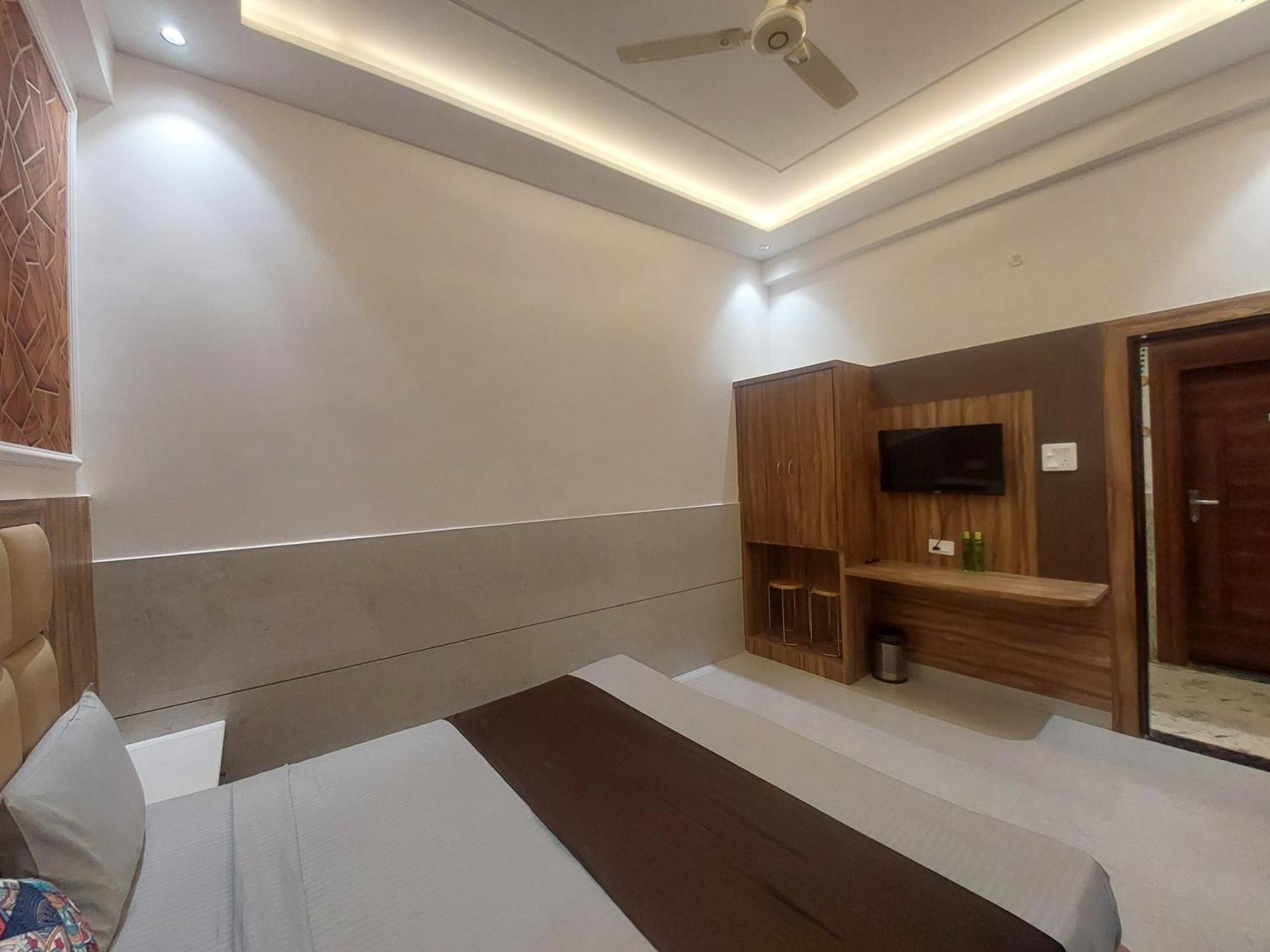 Taj Point-the Trippizo Traveller House Agra (Uttar Pradesh)
