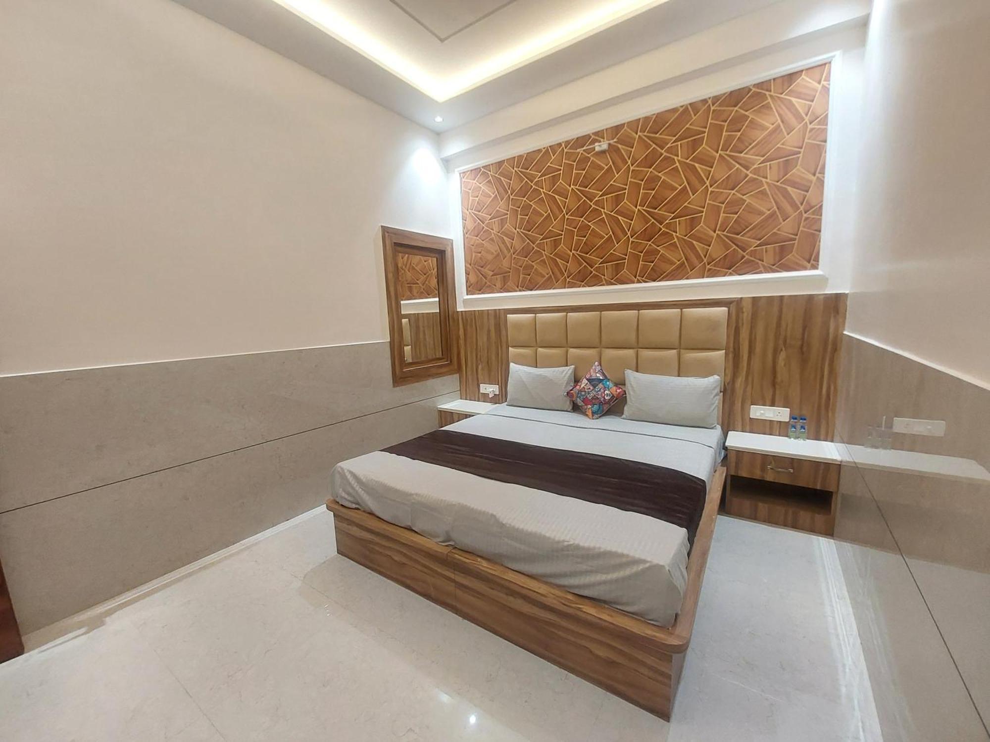 Taj Point-the Trippizo Traveller House Homestay *