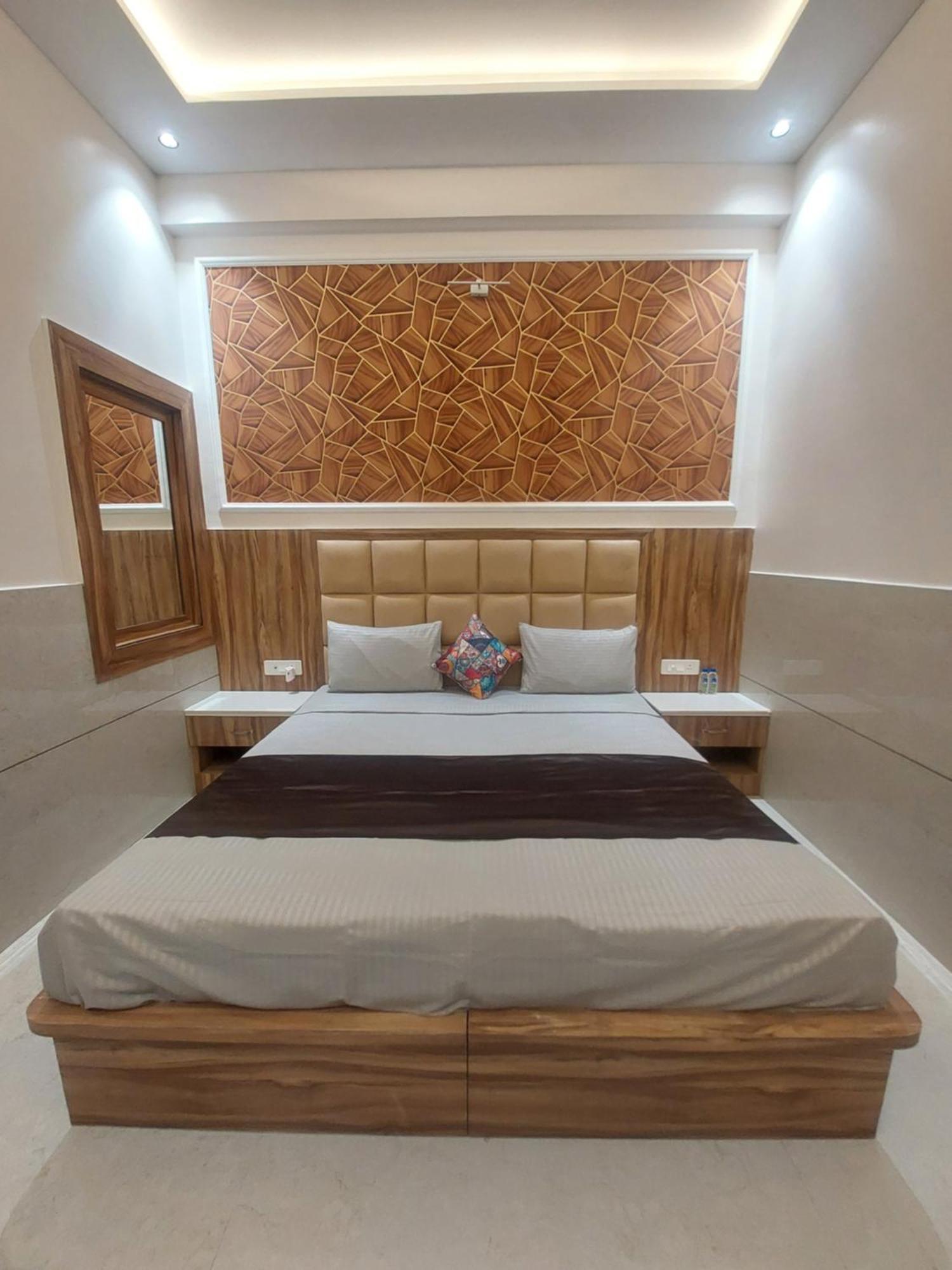 Taj Point-the Trippizo Traveller House Homestay