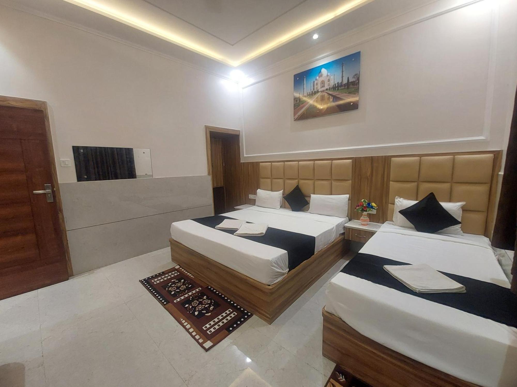 Taj Point-the Trippizo Traveller House *