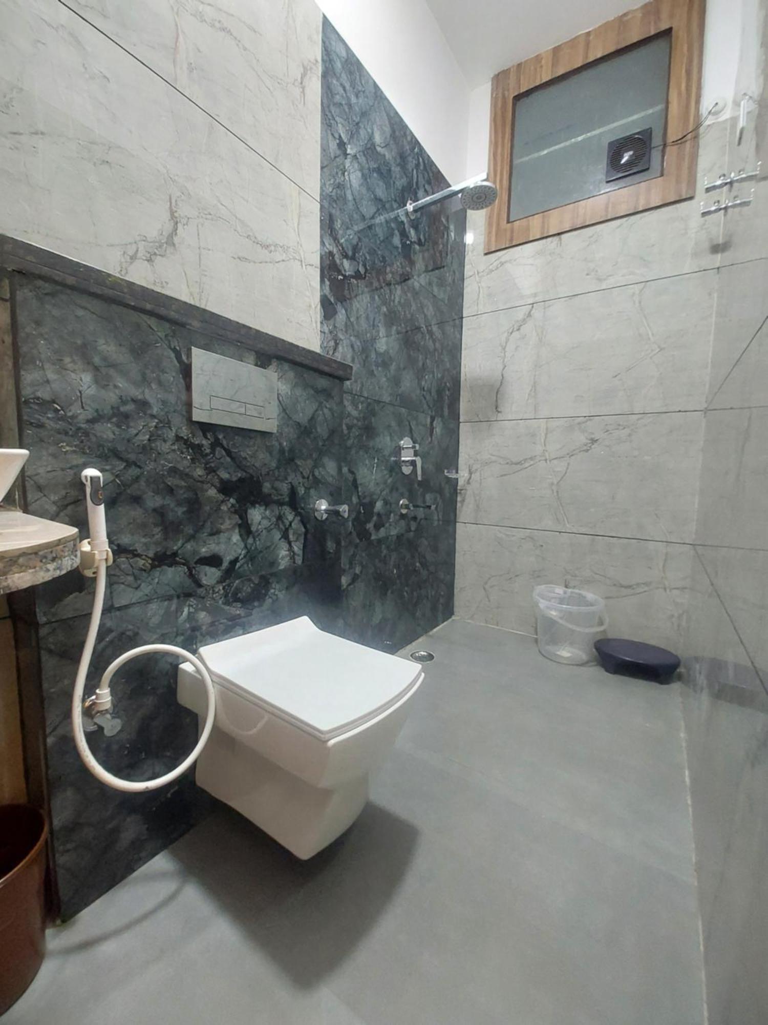 Taj Point-the Trippizo Traveller House Homestay