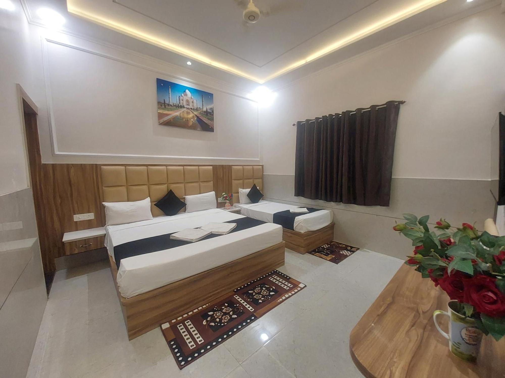 Taj Point-the Trippizo Traveller House Homestay *
