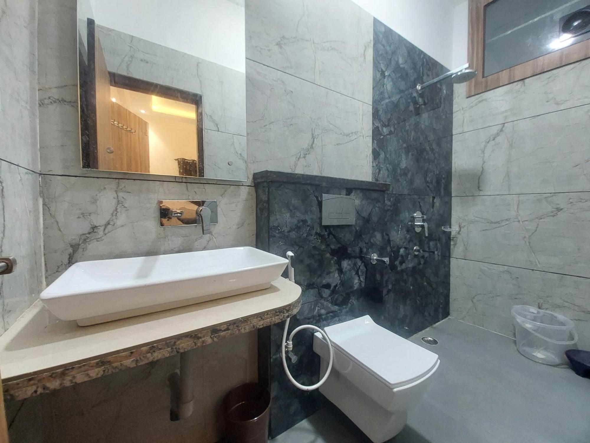 Taj Point-the Trippizo Traveller House Homestay *