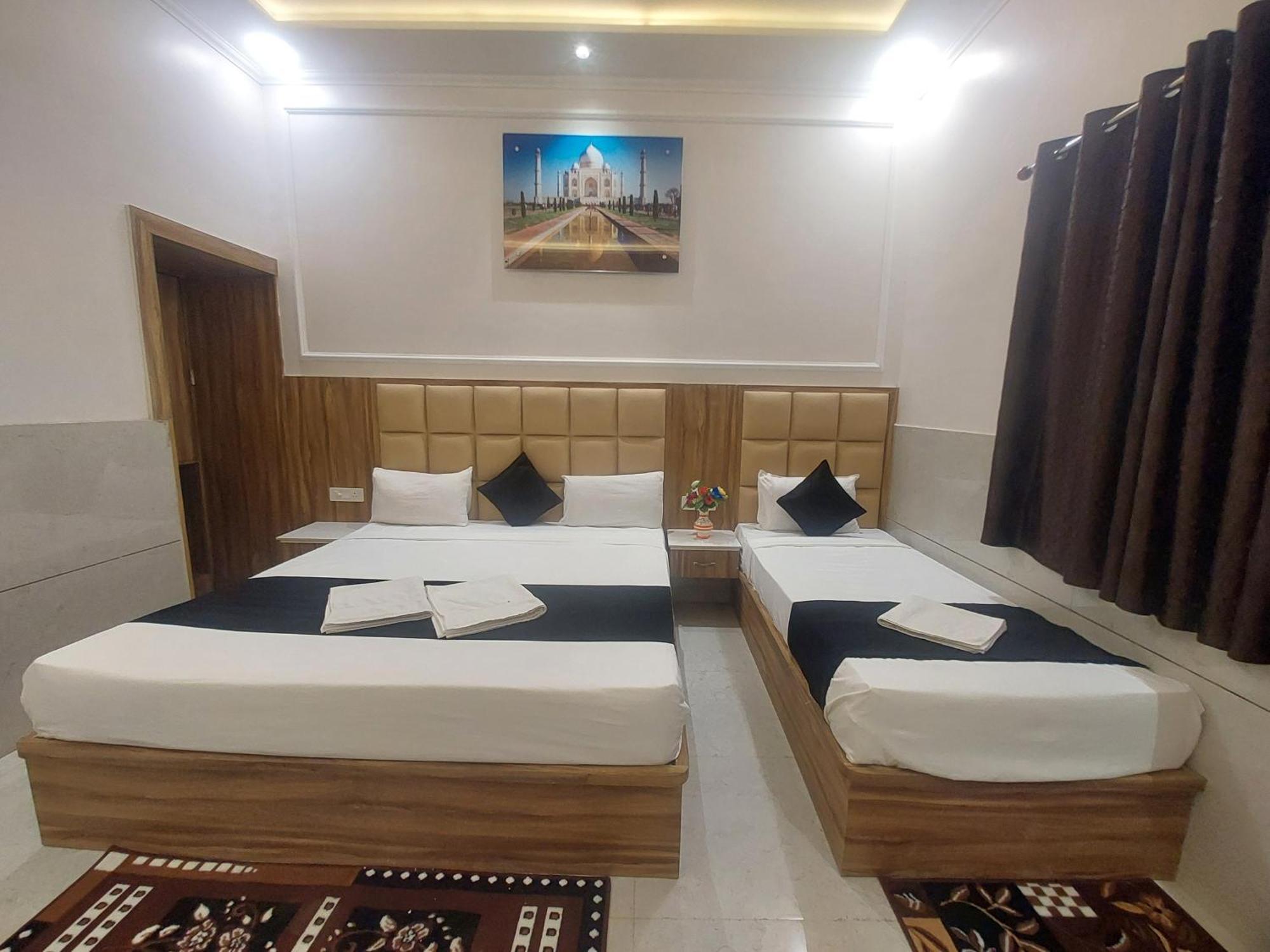 Taj Point-the Trippizo Traveller House *