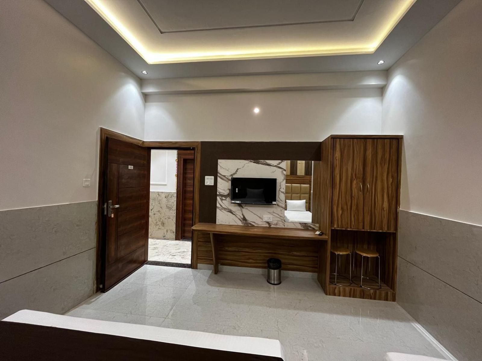 Taj Point-the Trippizo Traveller House *