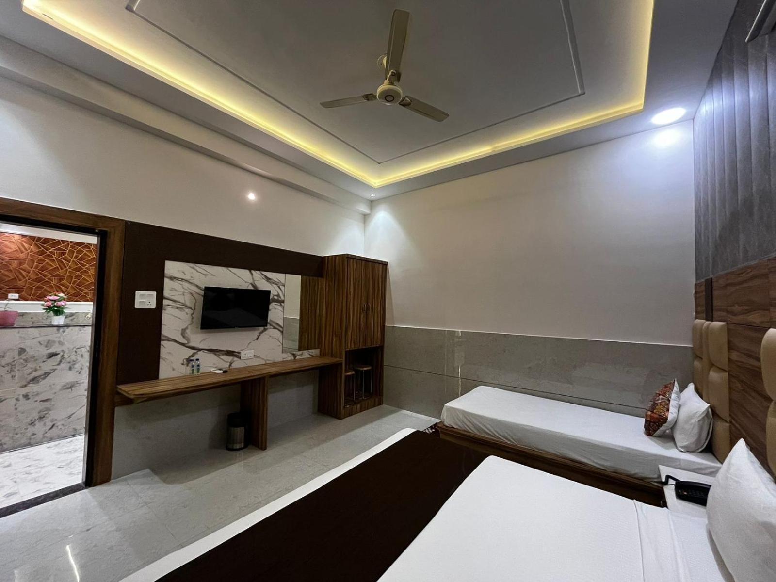 Taj Point-the Trippizo Traveller House