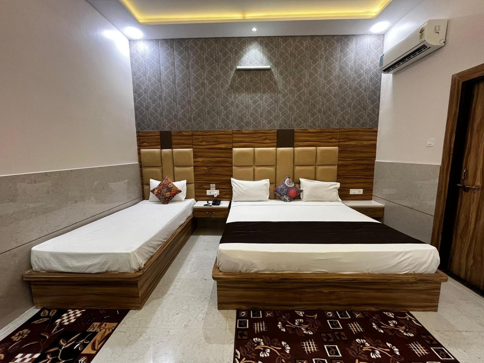 Taj Point-the Trippizo Traveller House Homestay